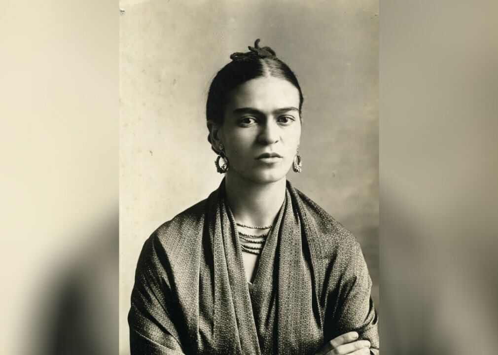 1925: Frida Kahlo critically injured